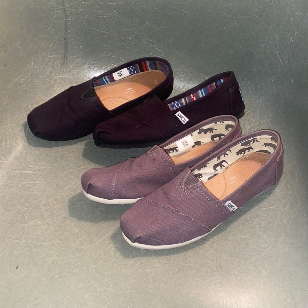 2 pairs of Women’s Toms Shoes